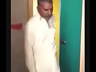 2人の老人に犯さパキスタンのおばちゃん