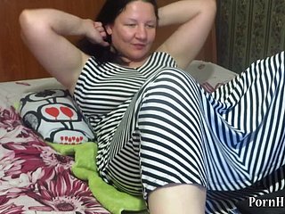 成熟した女性のお尻ぽっかりプラグイン