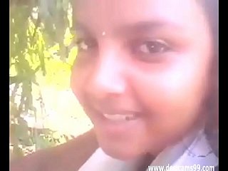 สวย Desi สาว Boobs การแสดงและสื่อมวลชนในสวนมือสมัครเล่นแคมร้อน