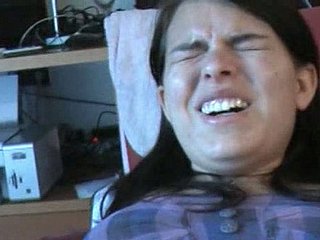 Zuzinka bekommt ihre Muschi durch Leggins fingerfucked
