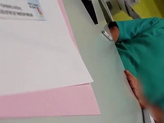 Lekarz masturbates przed pacjenta