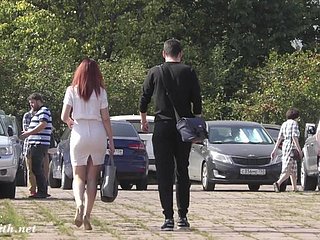 Jeny Smith atado desnudo en el bosque
