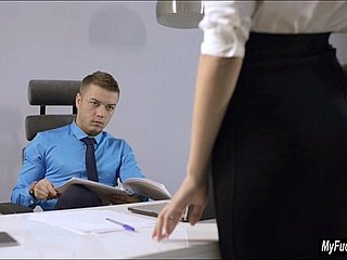 เลขานุการเซ็กซี่ Sheri Vi โหมเจ้านายและ fucks เขาเธอ