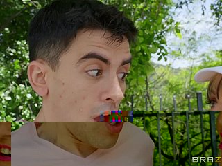 호색한 길프 샐리 d 'Angelo는 큰 십대의 거시기를 원한다.