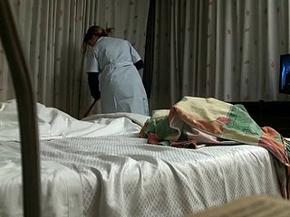 जैसा कि इवान ड्रैको के रूप में अच्छी तरह से moans कट्टर doggystyle बढ़ा दिया जाता है