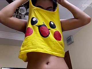 วัยรุ่นเอเชีย Camgirl ถาม 'คุณจะทำอย่างไรเมื่อคุณมีเพศสัมพันธ์ของเธอ?' แถบเปลือย
