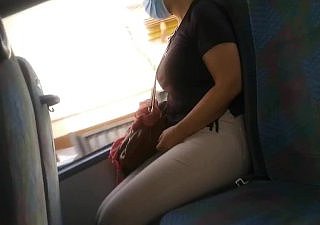 (รถบัสสาธารณะที่มีความเสี่ยง) มือสมัครเล่น Blowjob จากคนแปลกหน้า !!!