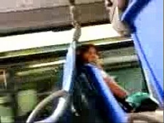 Dick nhấp nháy với người phụ nữ thú vị trên xe buýt