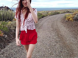Lewd Red Haired Babe Sherice đang chơi với âm hộ kéo dài và âm vật lớn