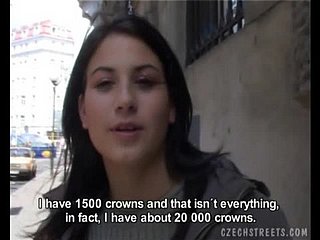 มือสมัครเล่นยูโรที่รักดูดไก่เป็นเงินสดในรถ