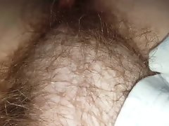 시트 아래의 섹시한 소프트 모르고 털이 음부를 wifes