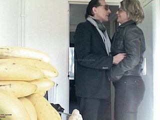 在街上遇到未知的性感女人，激情和性感的硬他妈的