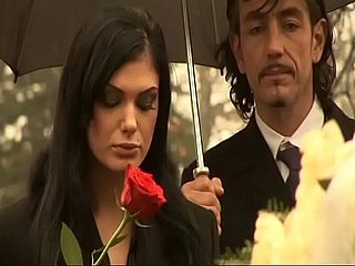 Duşta büyük göğüsler
