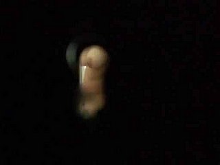 The man Toddler bị bắt trong phòng tắm bởi Voyeur Spy Cam