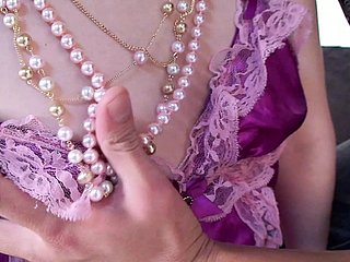 Le garçon séduit numbing femme voisine et se fait baiser dans le cul not oneself elle avec sa nosh de transsexuelle