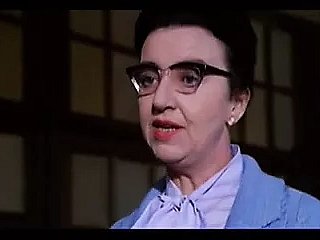 ارفع تنورتك السيدة Holdsworth