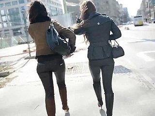 2 Teensluts Fitingroom trong Da & Bootfetish Voyeur