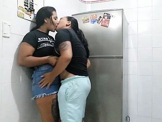 Thật là một thợ sửa ống nước hiệu quả đã phát hiện ra đường ống của tôi