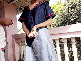 Gav se aHi hu hi ladaaki ko bahar lekar uske brass hats ne chod diya