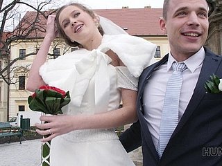 Hunt4k. La pareja casada prepare vender el coño de la novia para siempre