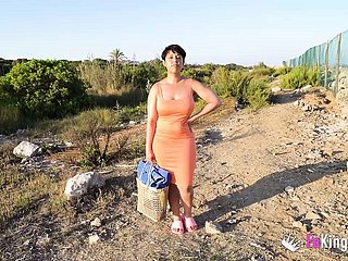 Korin op het nudist -strand: Alien en Shacking up 'Em voor ons verleiden!