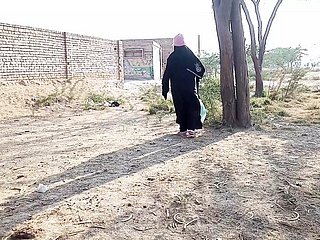 सड़क पर पाकिस्तानी रैंडी लड़की