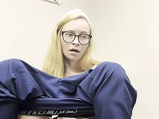 Figa di infermiera cattiva suonare bionda calda arrapata milf