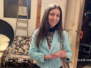 التقطت فتاة متواضعة في المسرح وطرقت لممارسة الجنس في معرض فني