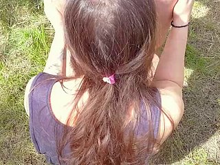 Tetangga kembali untukku merobek pantyhose -nya dan memberinya creampie di vaginanya