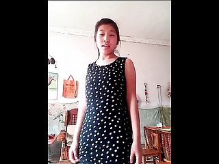 Surprendre! L'étudiant chinois a de grands seins!