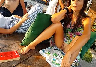 Nigdy więcej majtek po letnim prysznicu # miganie w publicznym basenie