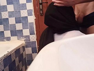 それから、重荷を背負って、潅水とろくでなしが私に襲いかかりました