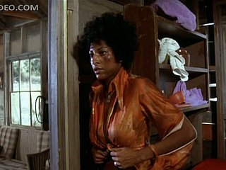 Insanely นมโต Starless Babe Pam Grier ปลดตัวเองในเสื้อผ้ามอมแมม