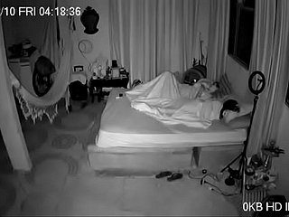 아무도 예상하지 못한 몰래카메라가 인터넷에 떨어졌다
