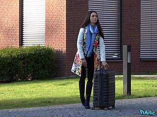 Cute unreserved Arwen Blue-eyed makes a stranger cum away from awesome parts copulation
