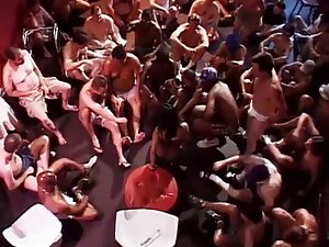 シャイな女の子、彼女のために40の負荷