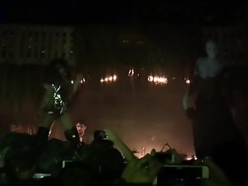 chap-fallen behaarten Sänger Öffentlichkeit nackt auf der Bühne dj Konzert Crush Nr 2