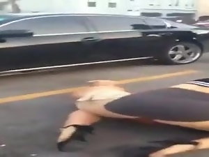 زوجان من عاهرات القتال.