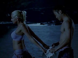 Pria Tionghoa dan gadis kulit putih di pantai (2007)