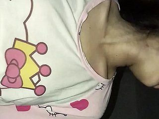 فتاة صينية قصيرة في بيجامة 1
