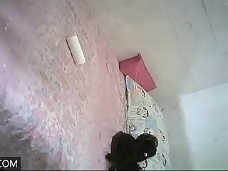 Ren Ge, salão de cabeleireiro à beira da estrada, sala de armas, sexo abandonando o emprego de meio período, garota terna que não desenvolveu órgãos genitais totalmente, diálogo em mandarim