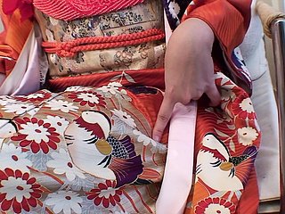 Les Asiatiques apprécient quand un vibromasseur est sur leur clitoris