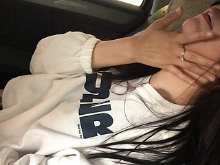 จู่ๆ ก็มีคนมาคบหากับหญิงสาวคนหนึ่ง