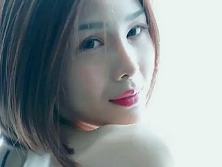 La célébrité Internet de grande valeur Yan Panpan a une numeral parfaite avec de grosses fesses et une baignoire. C'est plein de tentation. Gros seins modèle chinois nu