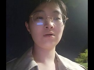 thủ dâm khỏa thân ngoài trời