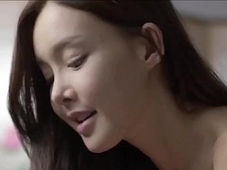 中国人ティーンが彼氏の後背位で激しく犯される
