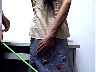 中国人少女の缶詰スパンキング