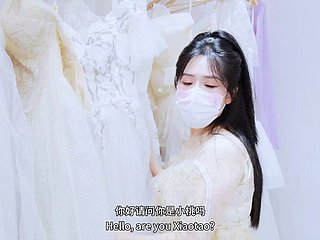 Il segreto nel negozio di abiti da sposa ~ Un grosso cazzo viene inserito nella tenera figa senza peli della cognata dal seno grande!