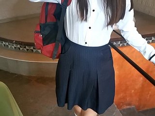 このメキシコの女子高生はお金のために先生とセックスするつもりです