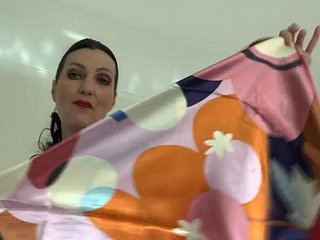 Prachtige satijnen hoofddoek demonstratie, JOI Lady Victoria Valente